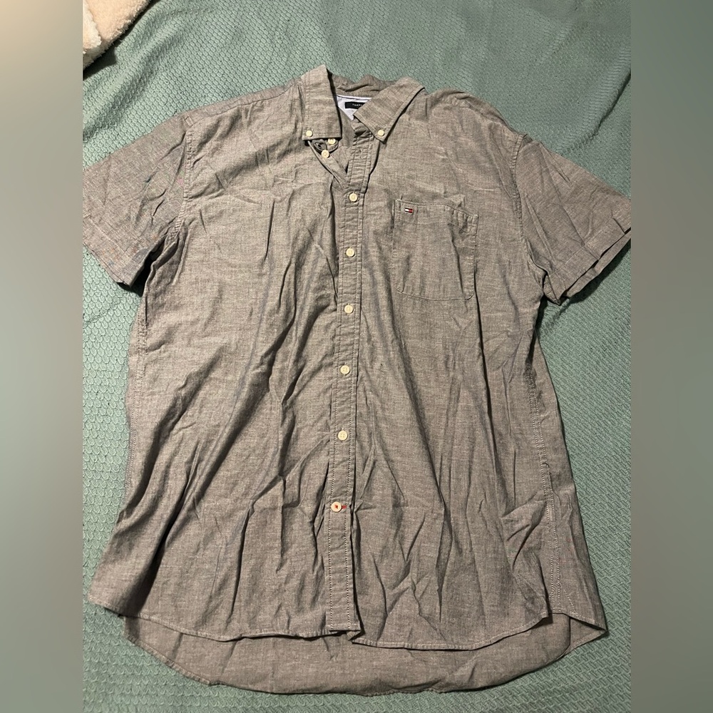 Tommy hilfigure button up shirt